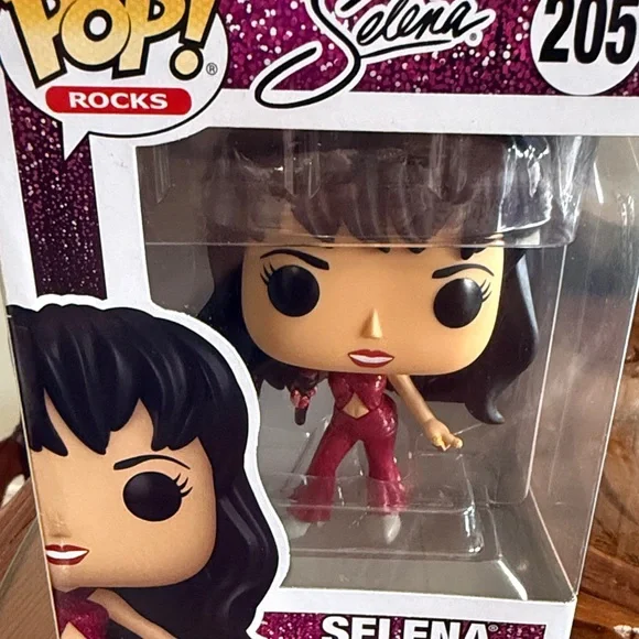Funko Pop Selena in Sparkling Red Outfit - Picture 3 of 9